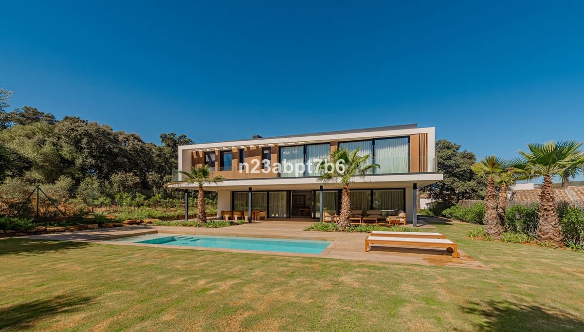 5 bedroom Villa for sale in Sotogrande with garage - € 2,850,000 (Ref: 9524898)