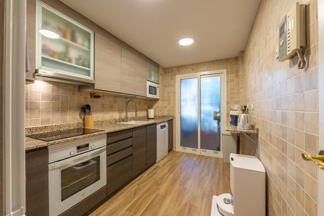 2 Zimmer Apartment zu verkaufen in Estepona mit Garage - 530.000 € (Ref: 9524903)