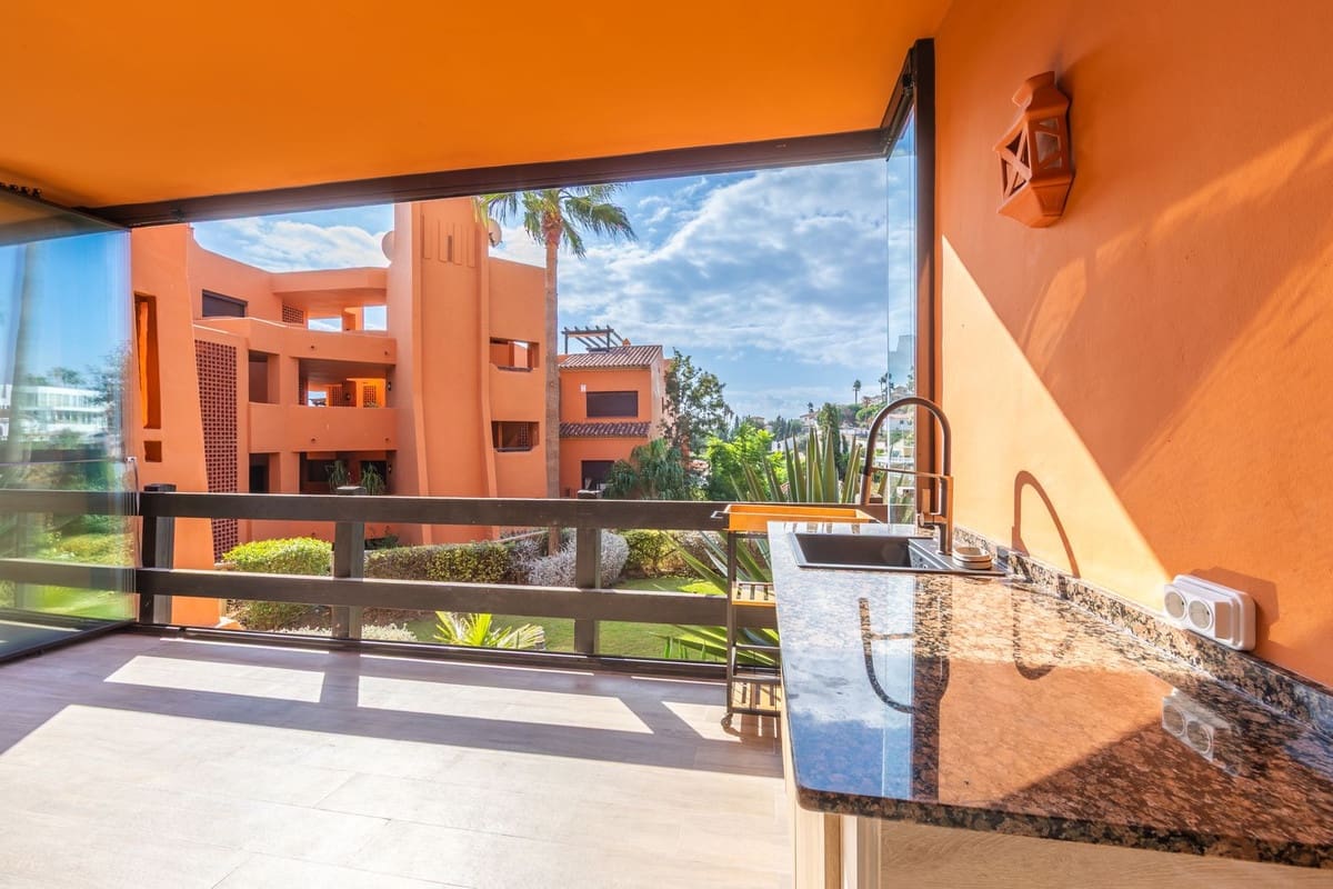 2 Zimmer Apartment zu verkaufen in Estepona mit Garage - 530.000 € (Ref: 9524903)
