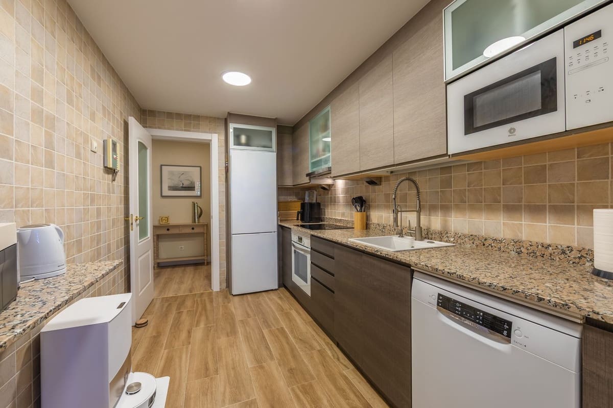 2 Zimmer Apartment zu verkaufen in Estepona mit Garage - 530.000 € (Ref: 9524903)