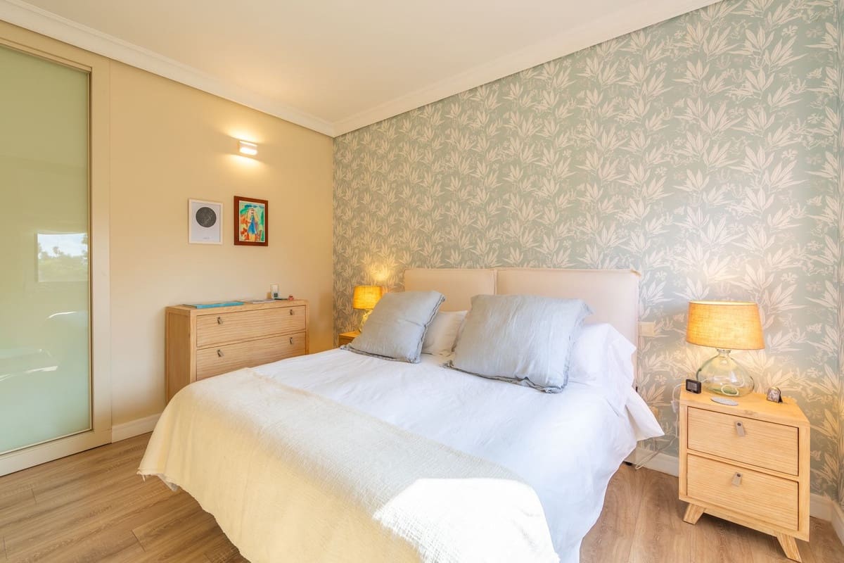 2 Zimmer Apartment zu verkaufen in Estepona mit Garage - 530.000 € (Ref: 9524903)