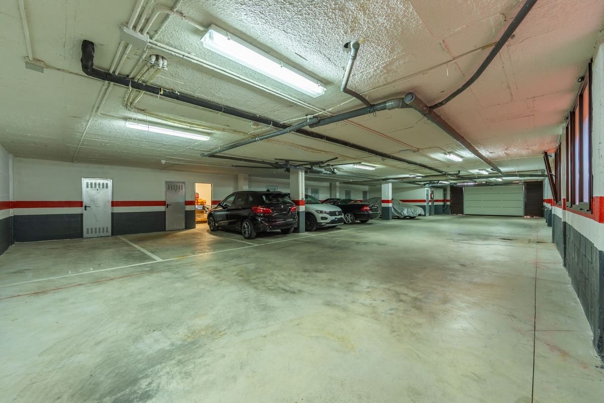 2 Zimmer Apartment zu verkaufen in Estepona mit Garage - 530.000 € (Ref: 9524903)