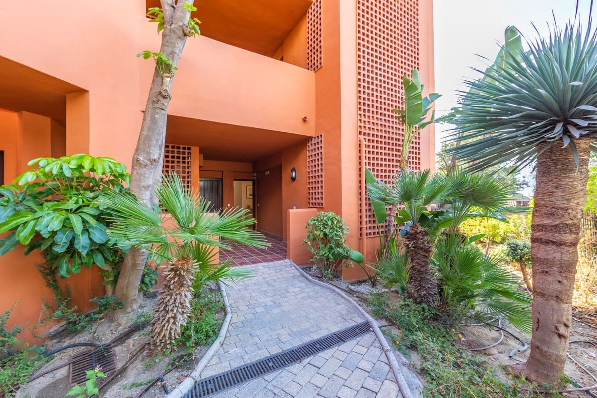 2 Zimmer Apartment zu verkaufen in Estepona mit Garage - 530.000 € (Ref: 9524903)