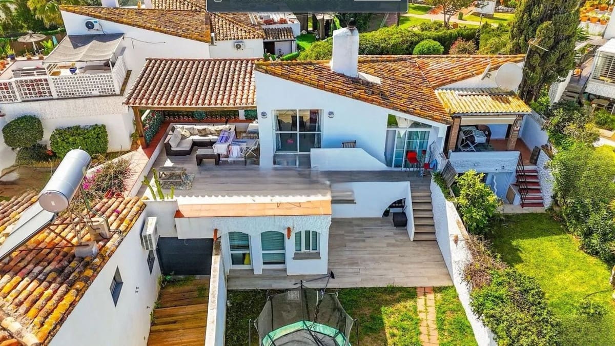 3 soveværelse Byhus til salg i New Golden Mile - € 495.000 (Ref: 9524904)