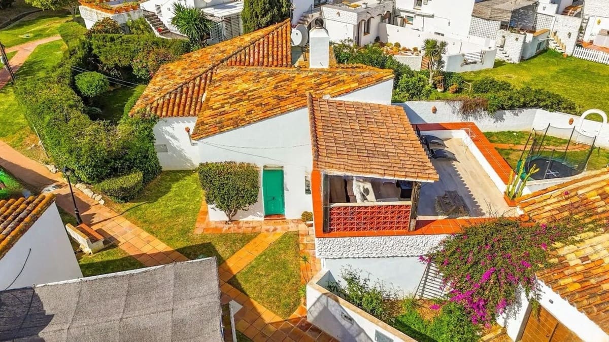 3 soveværelse Byhus til salg i New Golden Mile - € 495.000 (Ref: 9524904)