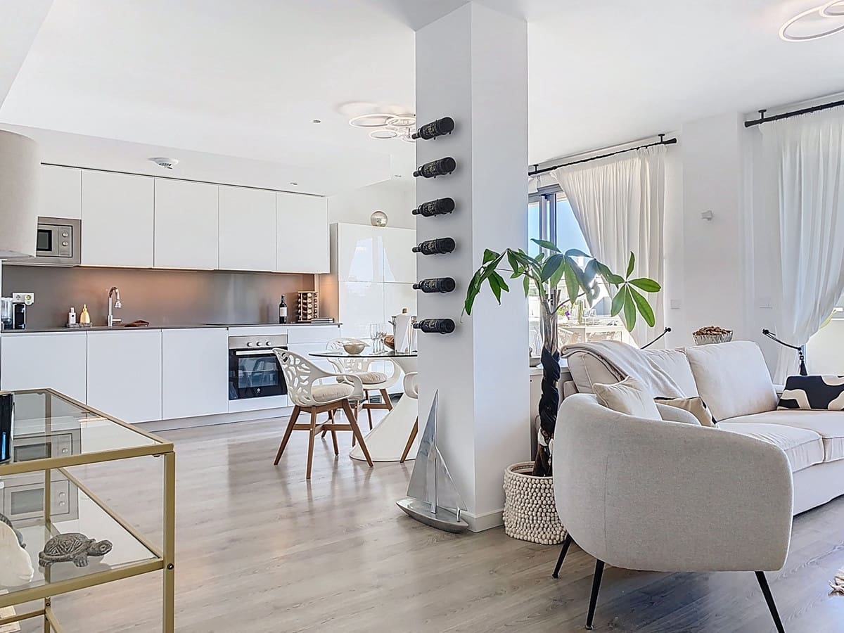 2 bedroom Apartment for sale in Estepona - € 515,000 (Ref: 9524906)