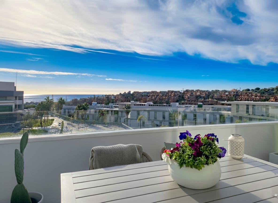 2 bedroom Apartment for sale in Estepona - € 515,000 (Ref: 9524906)