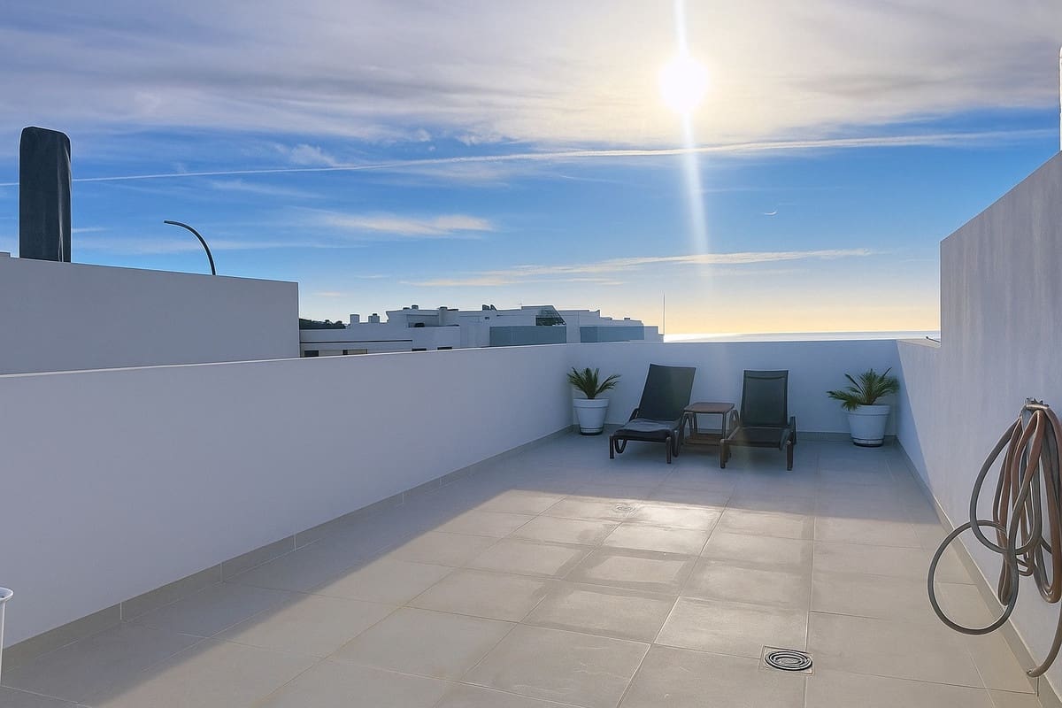 2 bedroom Apartment for sale in Estepona - € 515,000 (Ref: 9524906)
