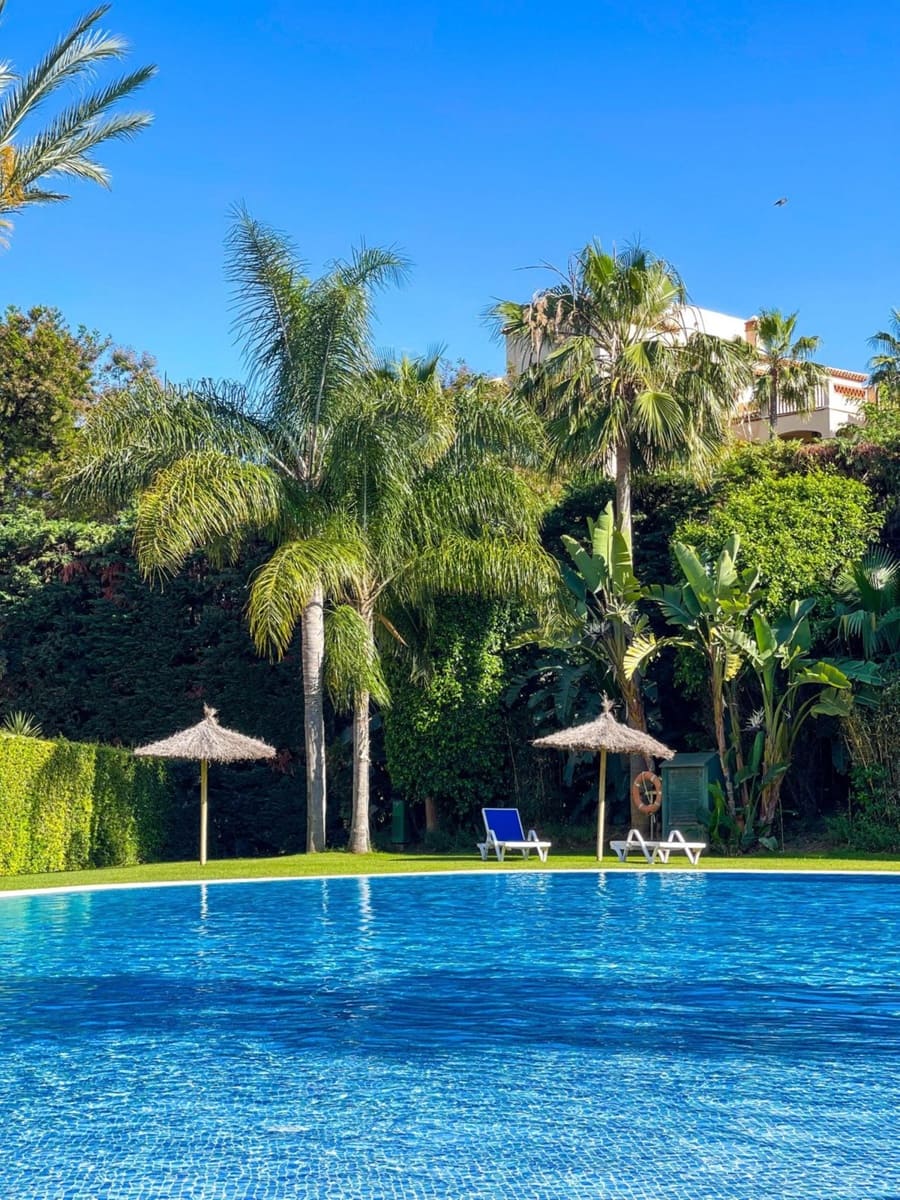 Apartamento de 2 habitaciones en Estepona en venta - 500.000 € (Ref: 9524909)