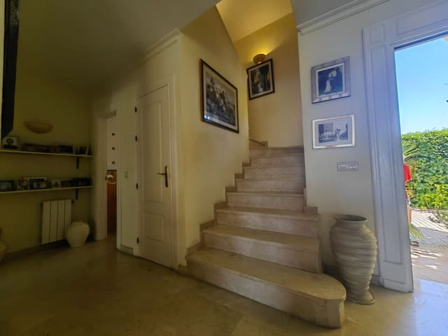 3 soveværelse Villa til salg i Estepona - € 1.200.000 (Ref: 9532299)