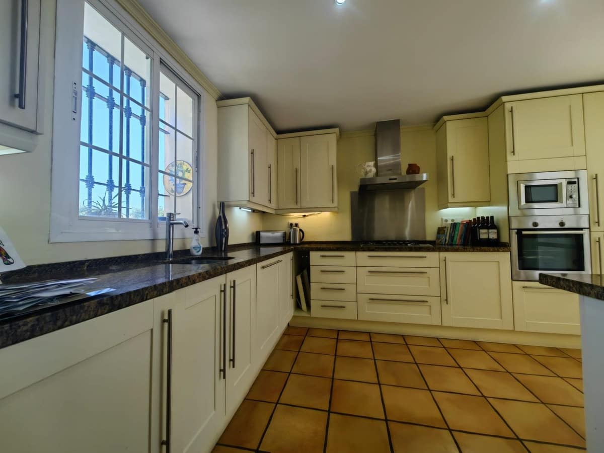 3 soveværelse Villa til salg i Estepona - € 1.200.000 (Ref: 9532299)