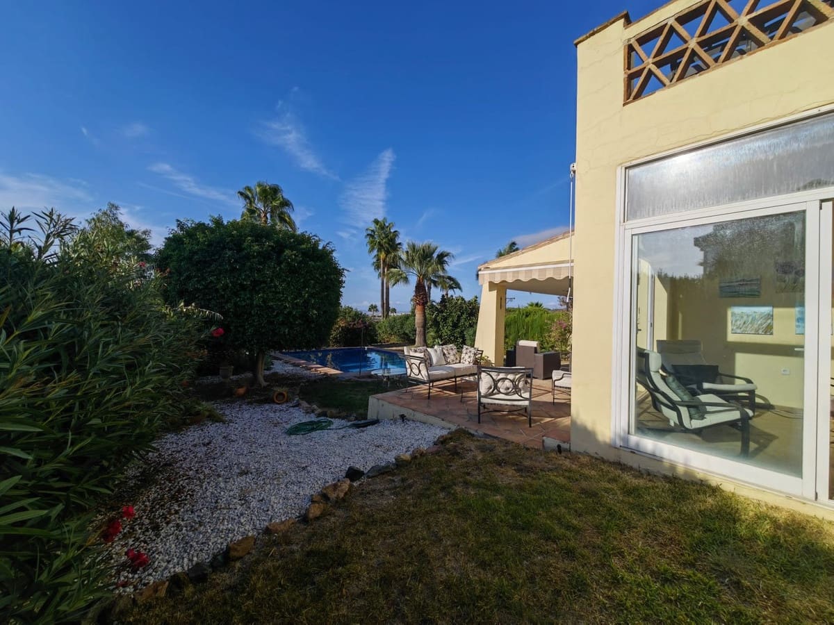 3 soveværelse Villa til salg i Estepona - € 1.200.000 (Ref: 9532299)