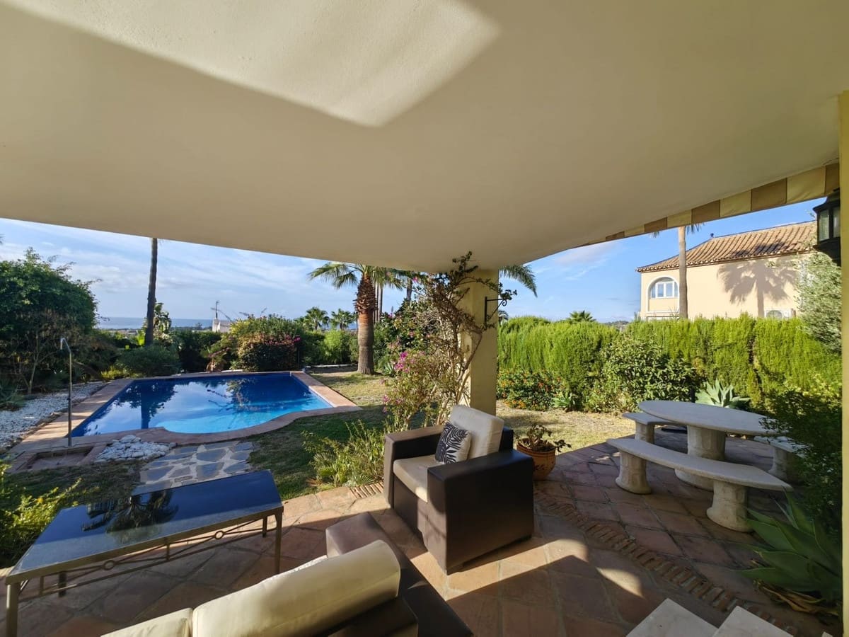 3 soveværelse Villa til salg i Estepona - € 1.200.000 (Ref: 9532299)
