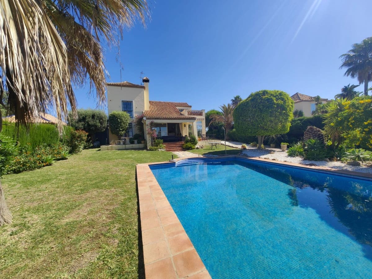 3 soveværelse Villa til salg i Estepona - € 1.200.000 (Ref: 9532299)