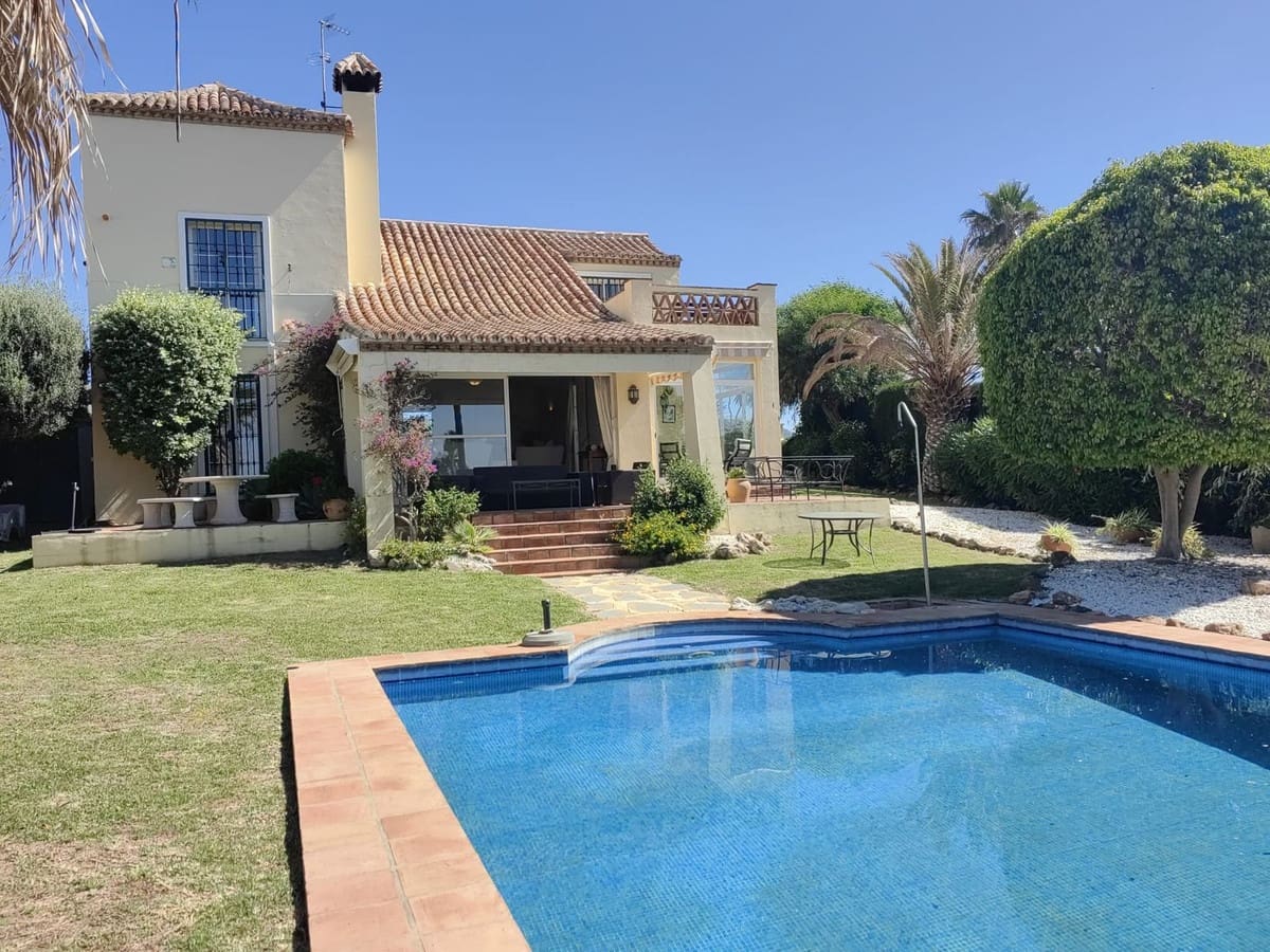 3 soveværelse Villa til salg i Estepona - € 1.200.000 (Ref: 9532299)