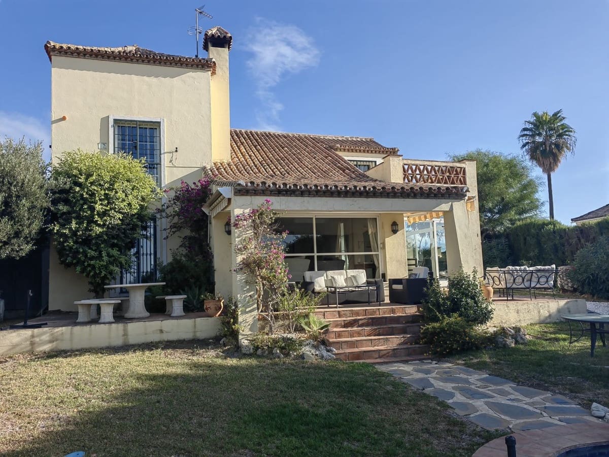 3 soveværelse Villa til salg i Estepona - € 1.200.000 (Ref: 9532299)