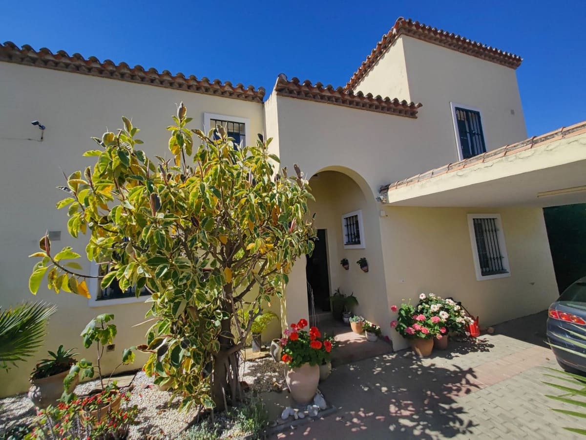 3 soveværelse Villa til salg i Estepona - € 1.200.000 (Ref: 9532299)