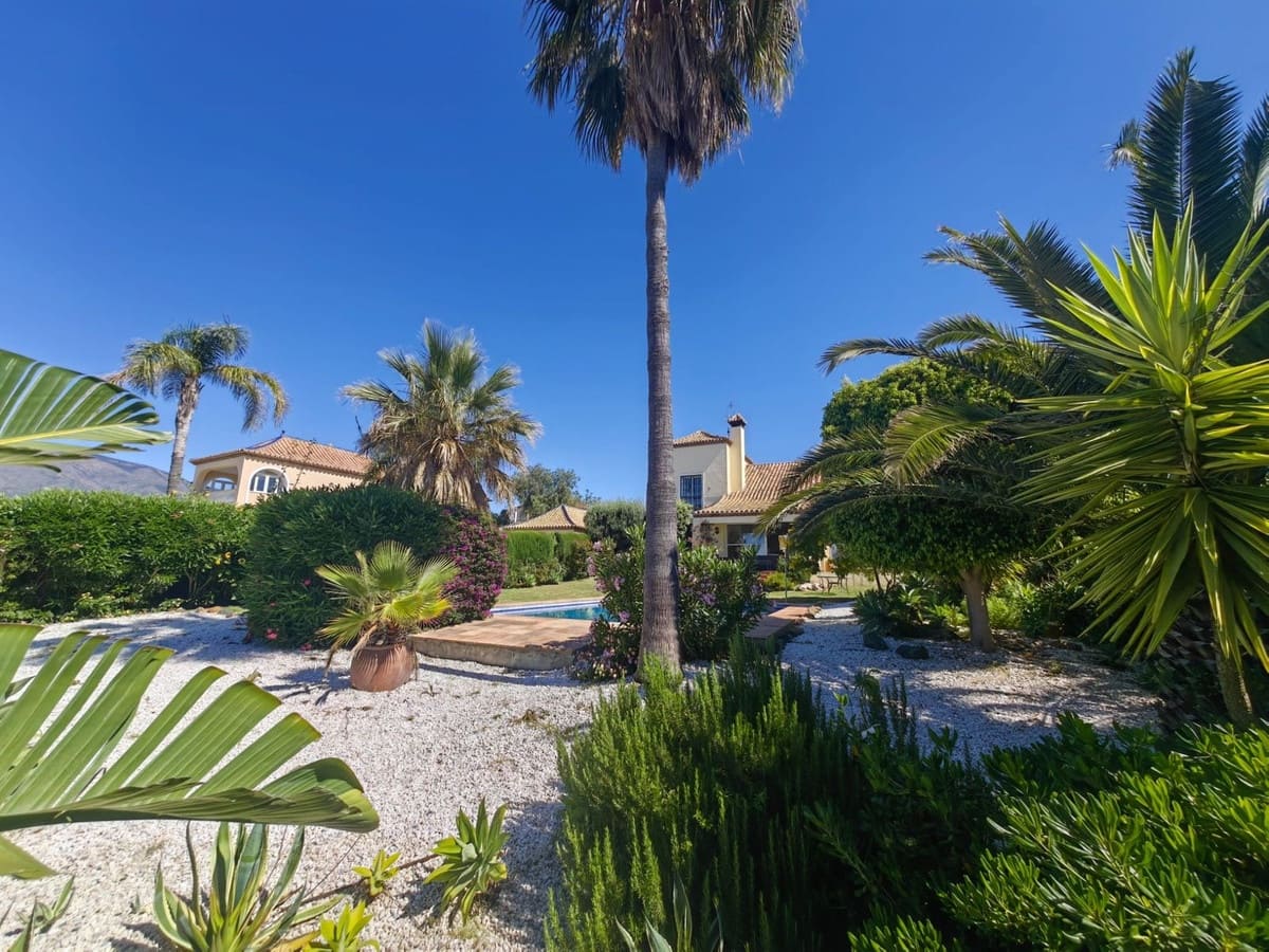 3 soveværelse Villa til salg i Estepona - € 1.200.000 (Ref: 9532299)