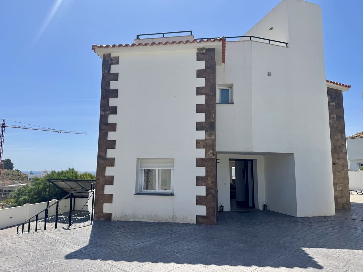4 soveværelse Villa til salg i Estepona - € 1.149.000 (Ref: 9532300)