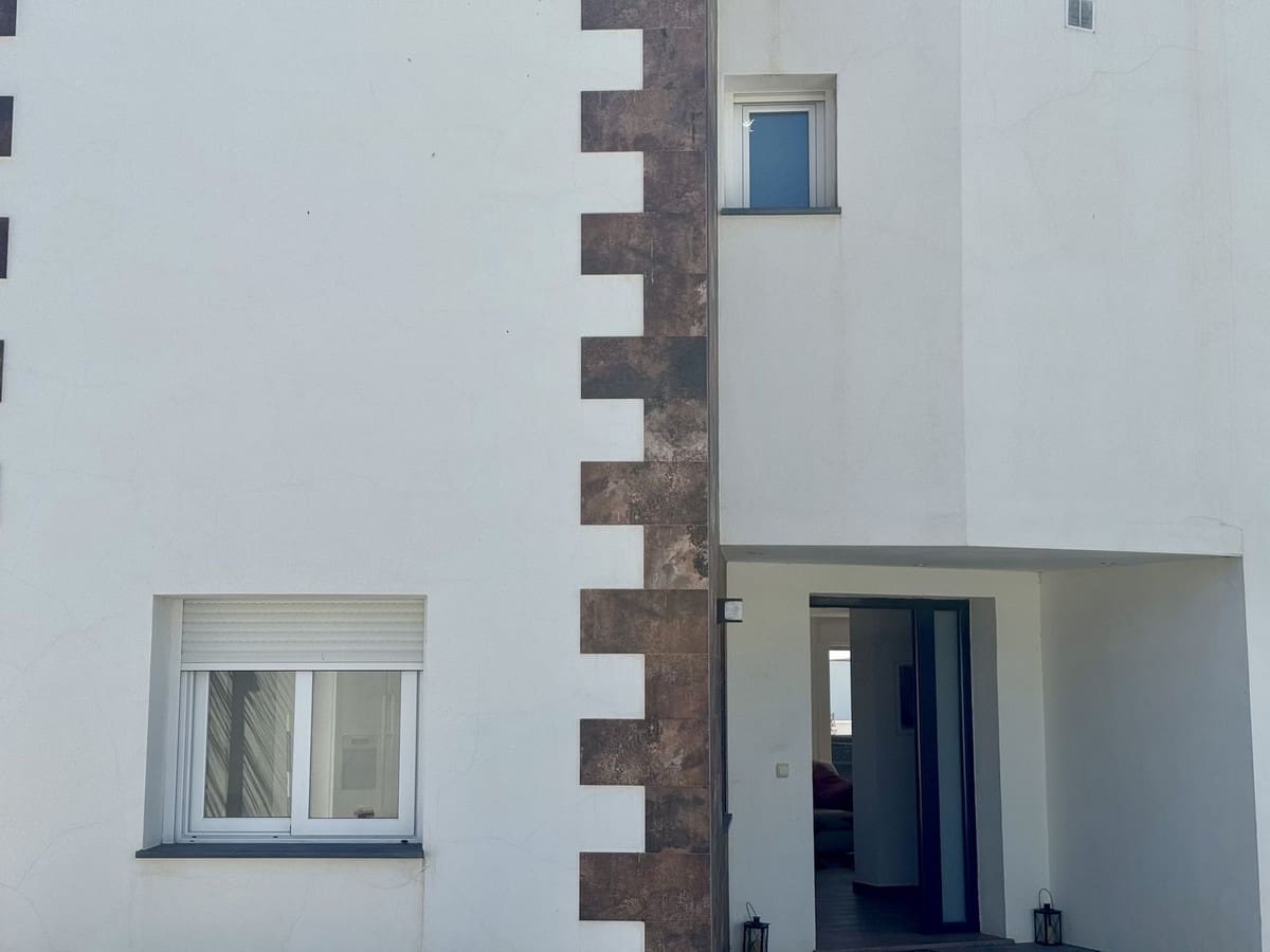 4 soveværelse Villa til salg i Estepona - € 1.149.000 (Ref: 9532300)