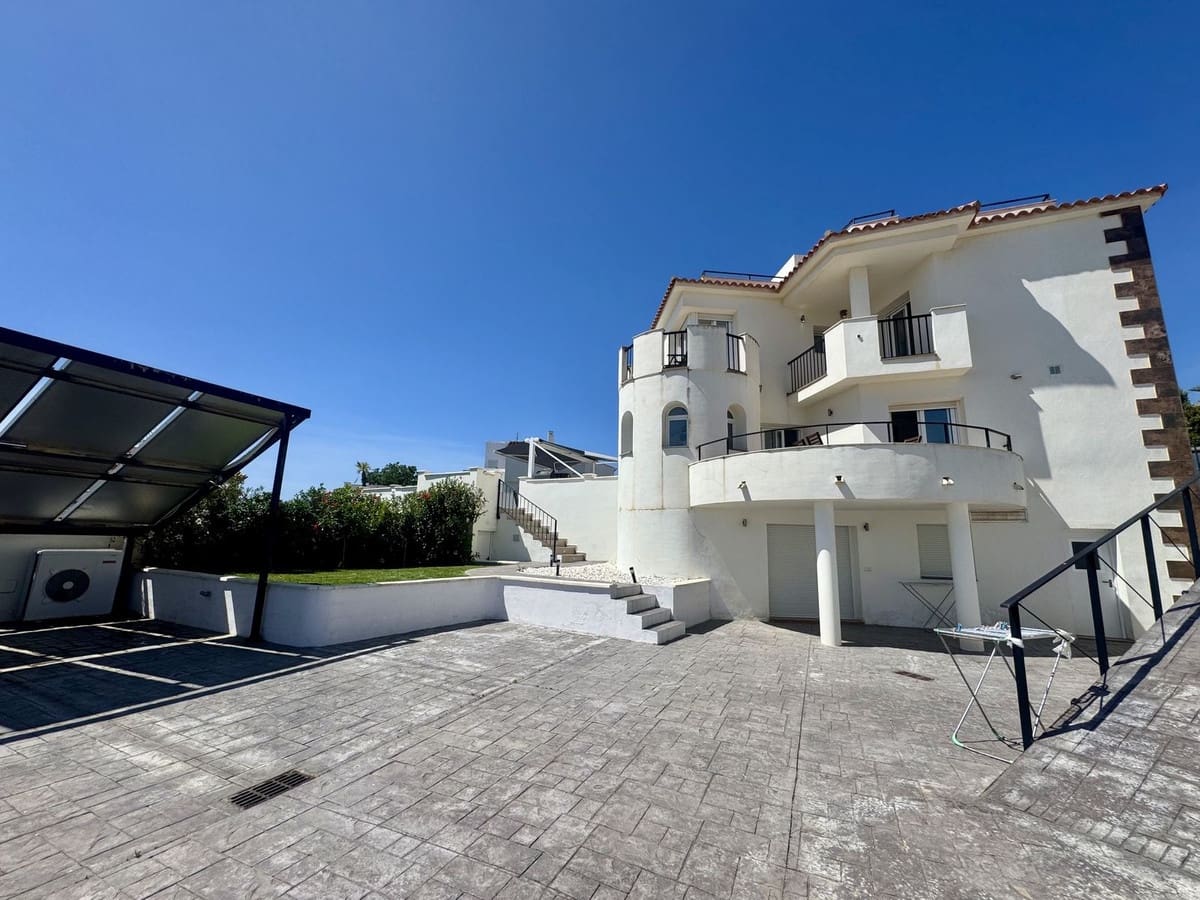 4 soveværelse Villa til salg i Estepona - € 1.149.000 (Ref: 9532300)