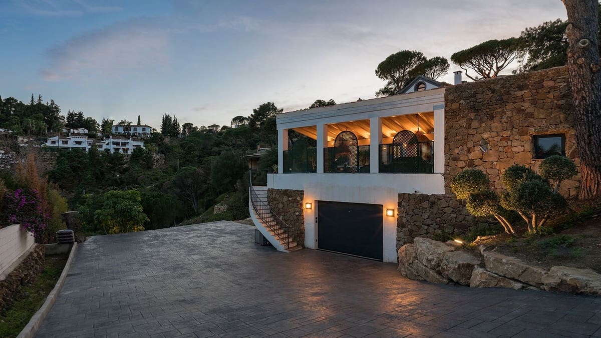 4 slaapkamer Villa te koop in El Madronal met garage - € 3.450.000 (Ref: 9544502)