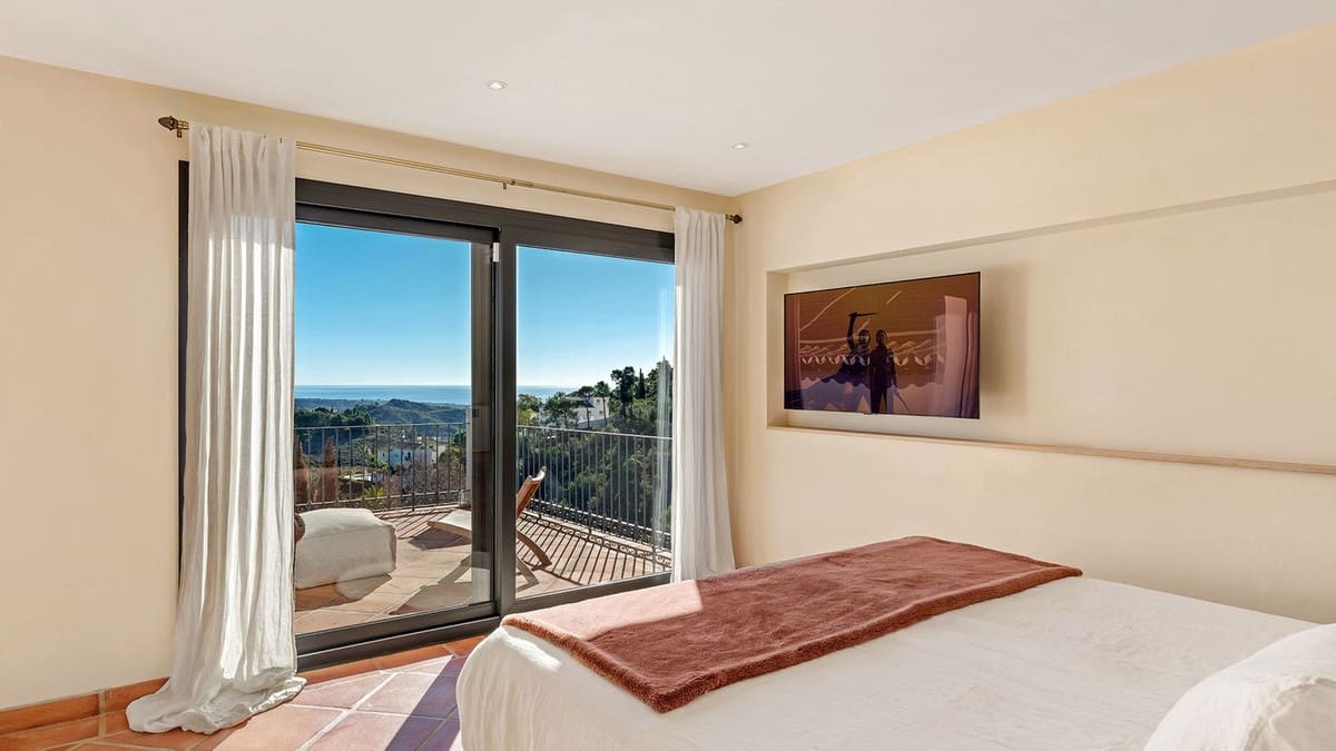 4 bedroom Villa for sale in El Madronal with garage - € 3,450,000 (Ref: 9544502)