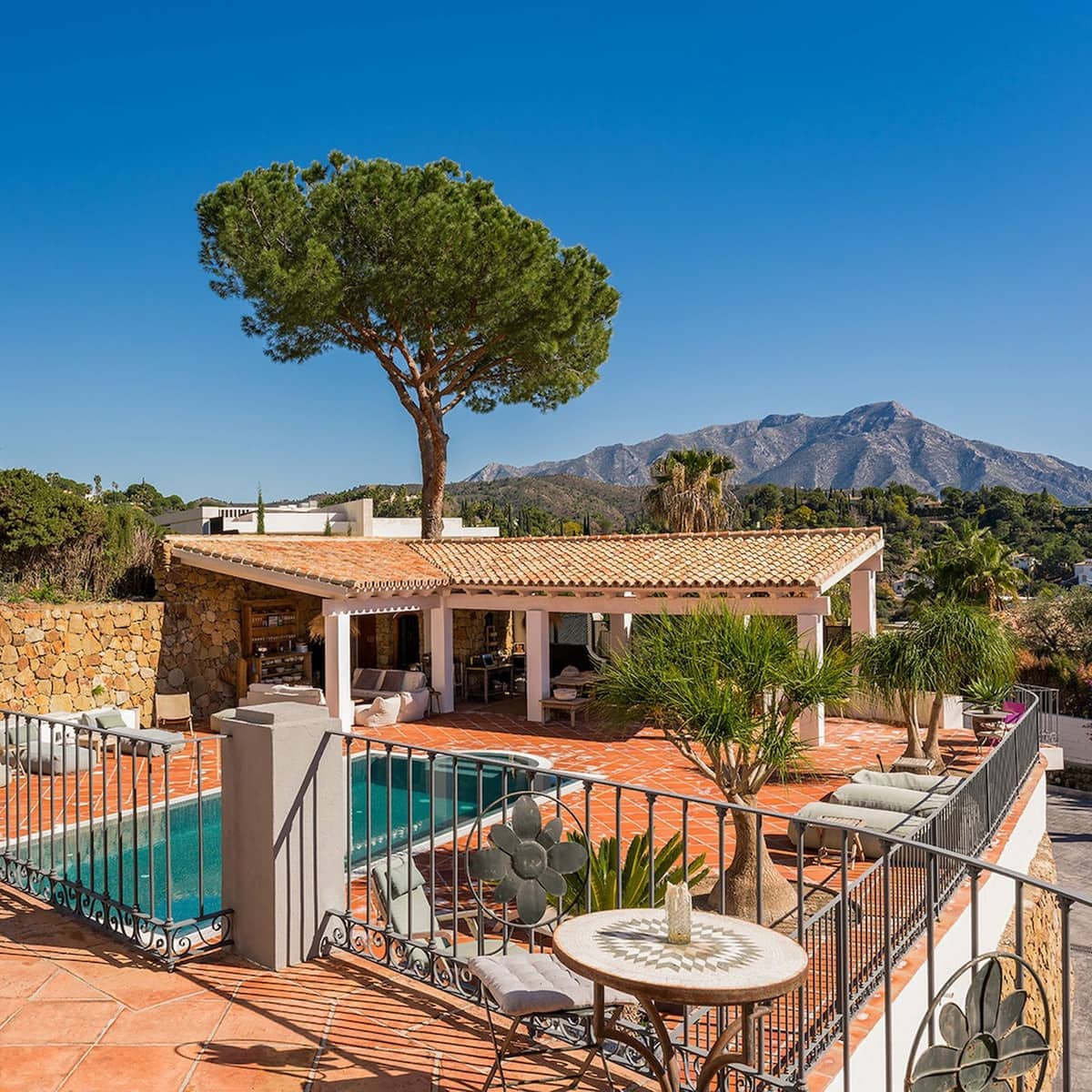 4 bedroom Villa for sale in El Madronal with garage - € 3,450,000 (Ref: 9544502)