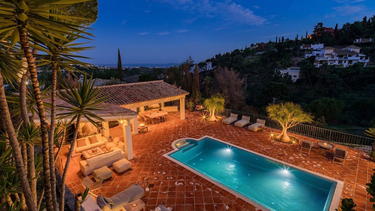 4 bedroom Villa for sale in El Madronal with garage - € 3,450,000 (Ref: 9544502)