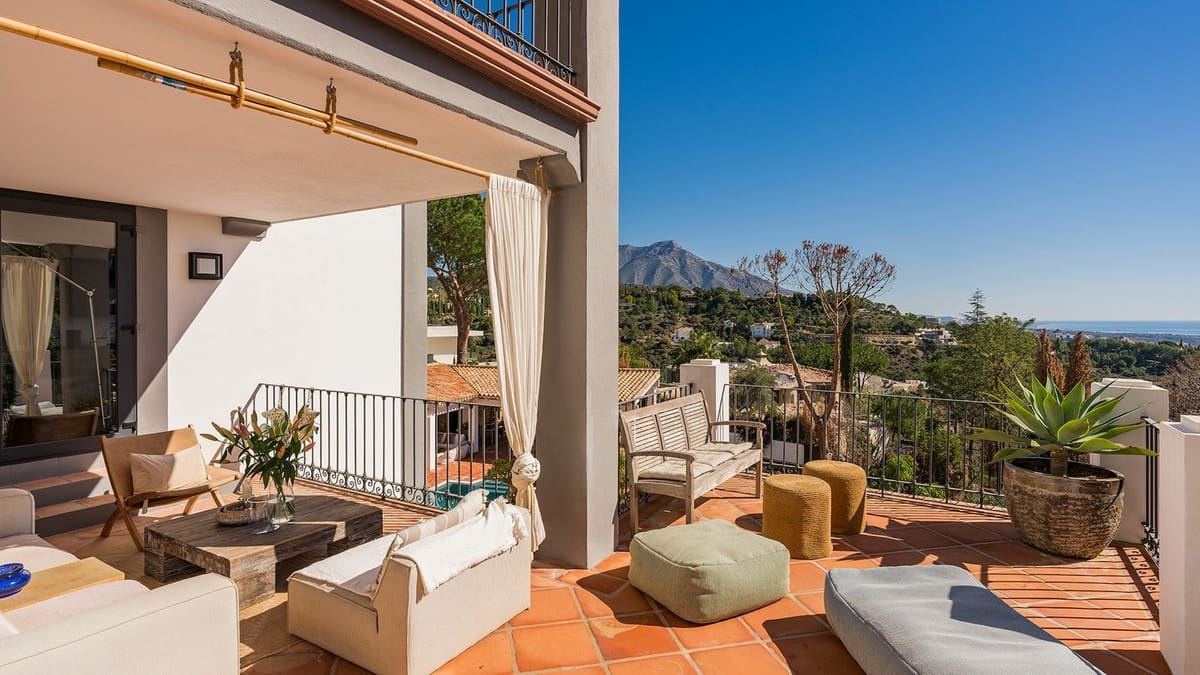 4 bedroom Villa for sale in El Madronal with garage - € 3,450,000 (Ref: 9544502)