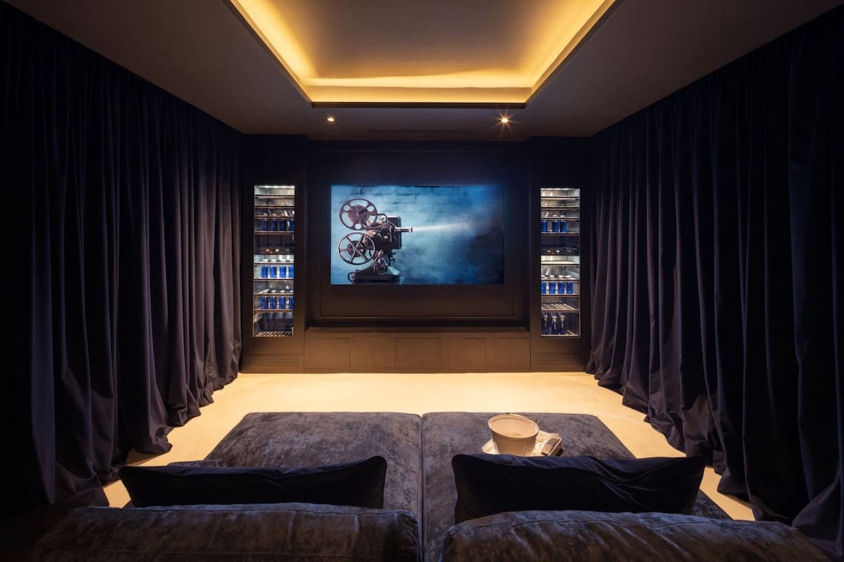 5 bedroom Villa for sale in Nueva Andalucia - € 10,950,000 (Ref: 9544504)