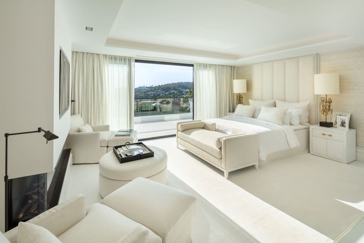 5 bedroom Villa for sale in Nueva Andalucia - € 10,950,000 (Ref: 9544504)