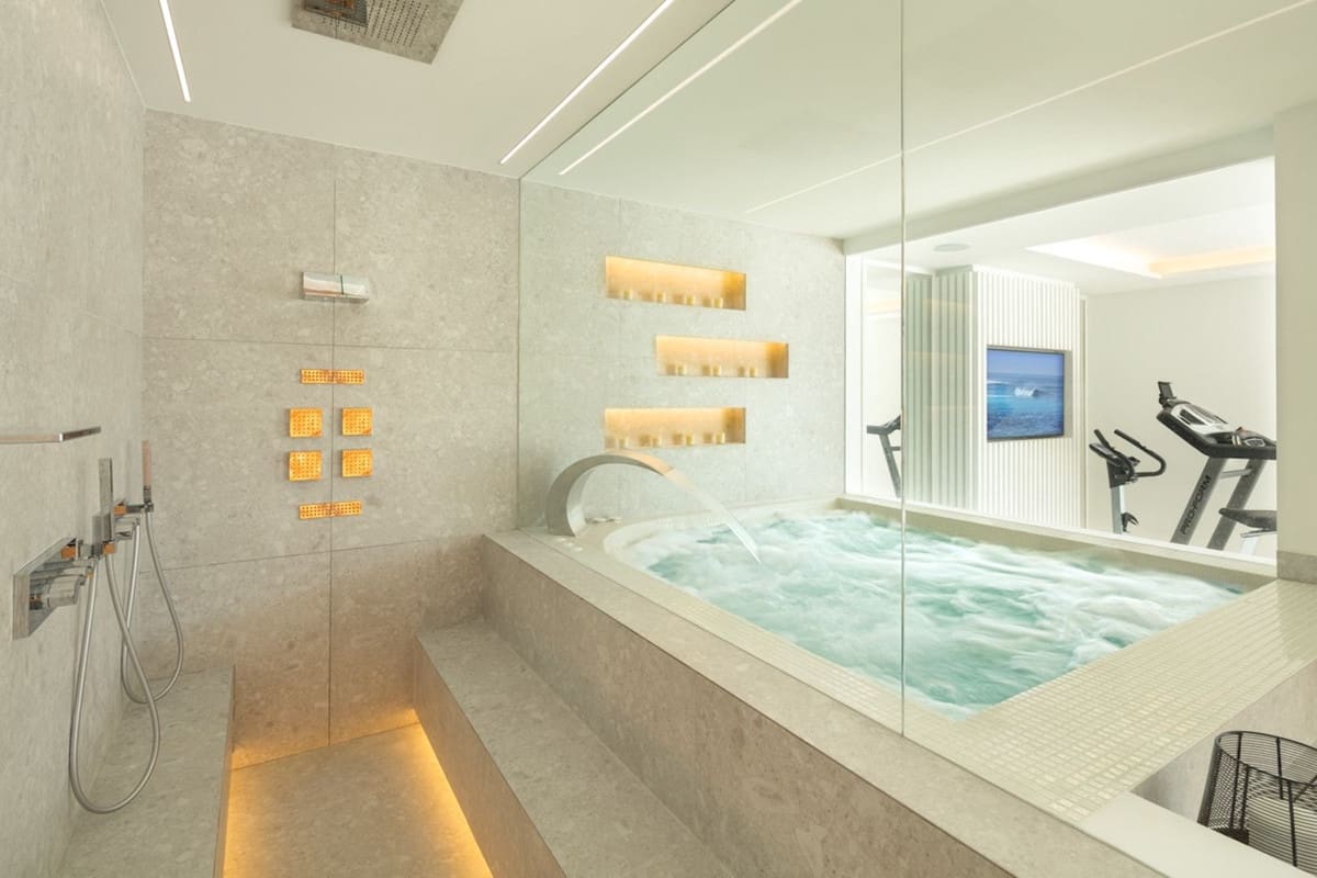 5 bedroom Villa for sale in Nueva Andalucia - € 10,950,000 (Ref: 9544504)