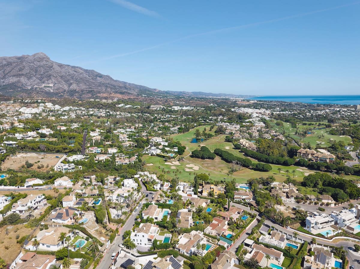 5 bedroom Villa for sale in Nueva Andalucia - € 4,395,000 (Ref: 9544505)