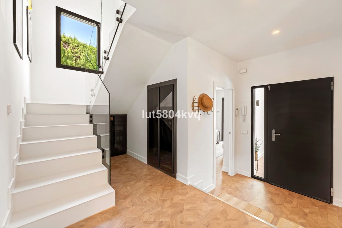 4 slaapkamer Villa te koop in Nueva Andalucia - € 2.700.000 (Ref: 9544506)