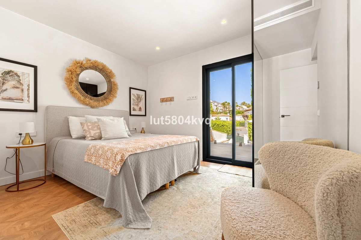 4 slaapkamer Villa te koop in Nueva Andalucia - € 2.700.000 (Ref: 9544506)