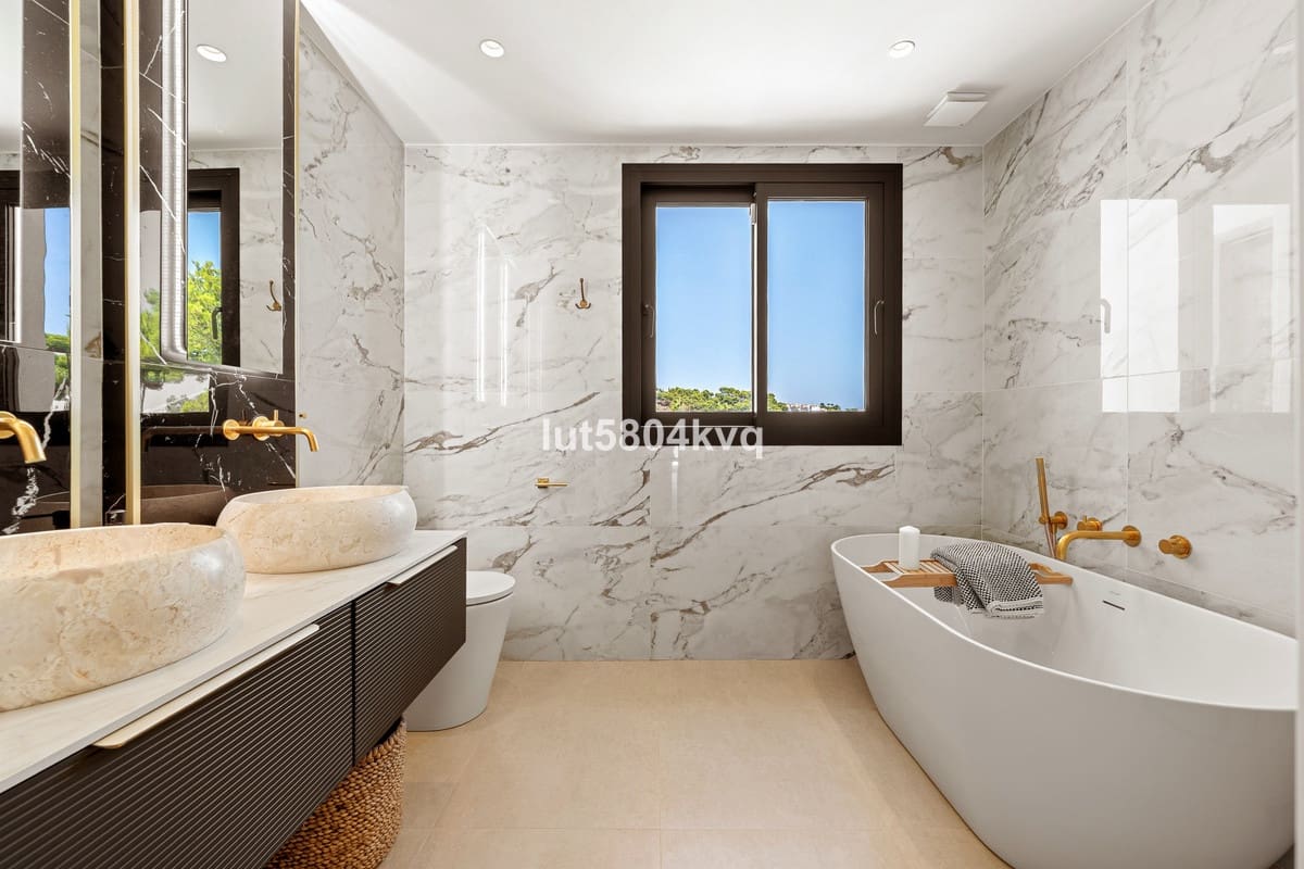 4 slaapkamer Villa te koop in Nueva Andalucia - € 2.700.000 (Ref: 9544506)