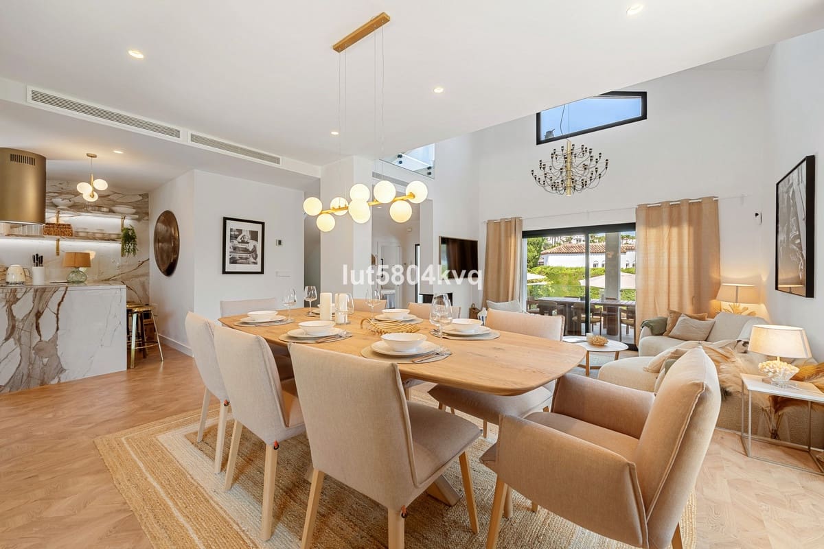 4 slaapkamer Villa te koop in Nueva Andalucia - € 2.700.000 (Ref: 9544506)