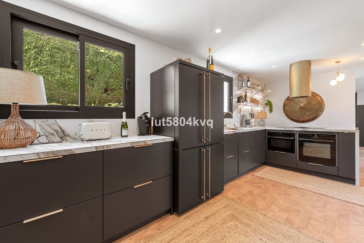 4 slaapkamer Villa te koop in Nueva Andalucia - € 2.700.000 (Ref: 9544506)