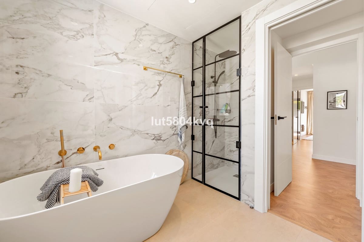 4 slaapkamer Villa te koop in Nueva Andalucia - € 2.700.000 (Ref: 9544506)