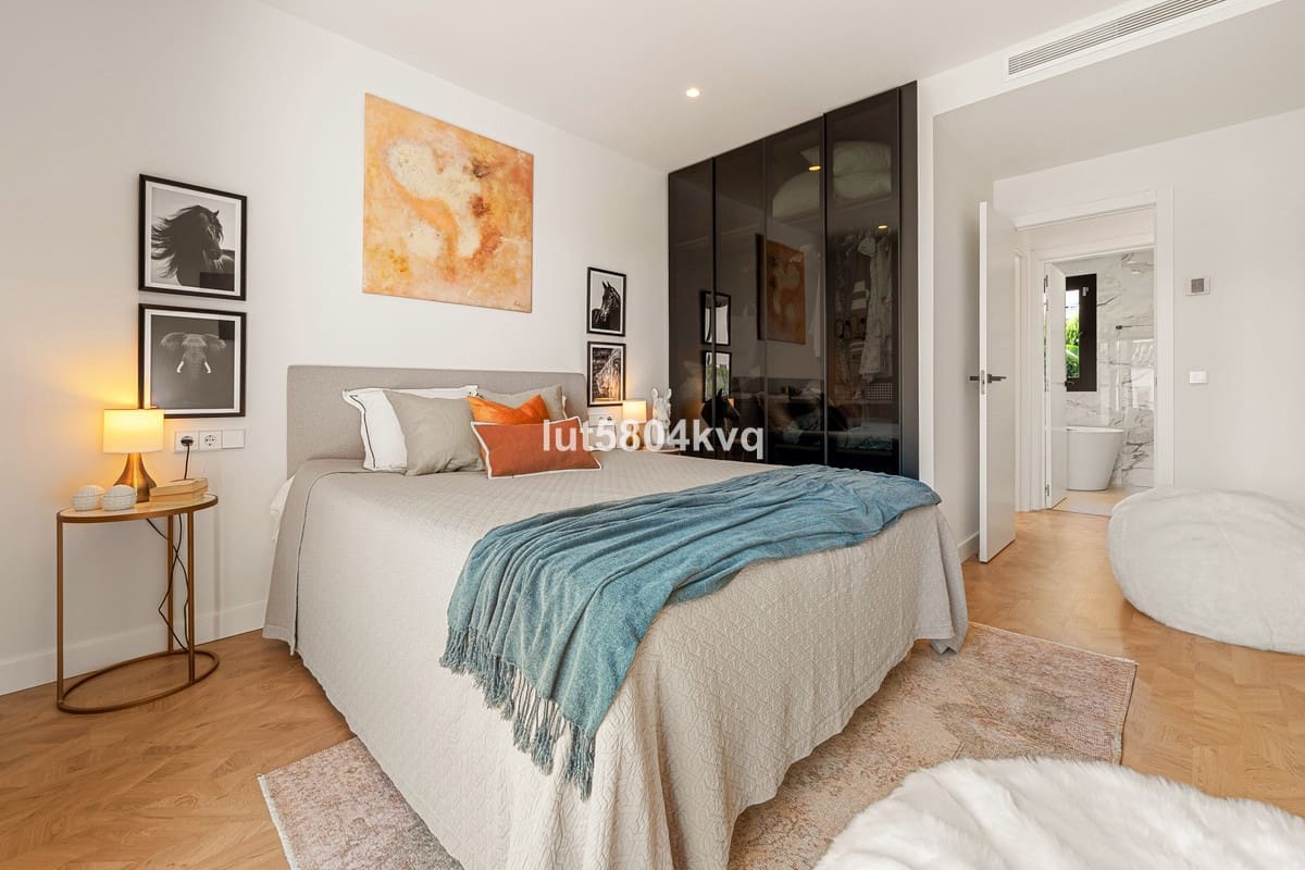 4 slaapkamer Villa te koop in Nueva Andalucia - € 2.700.000 (Ref: 9544506)