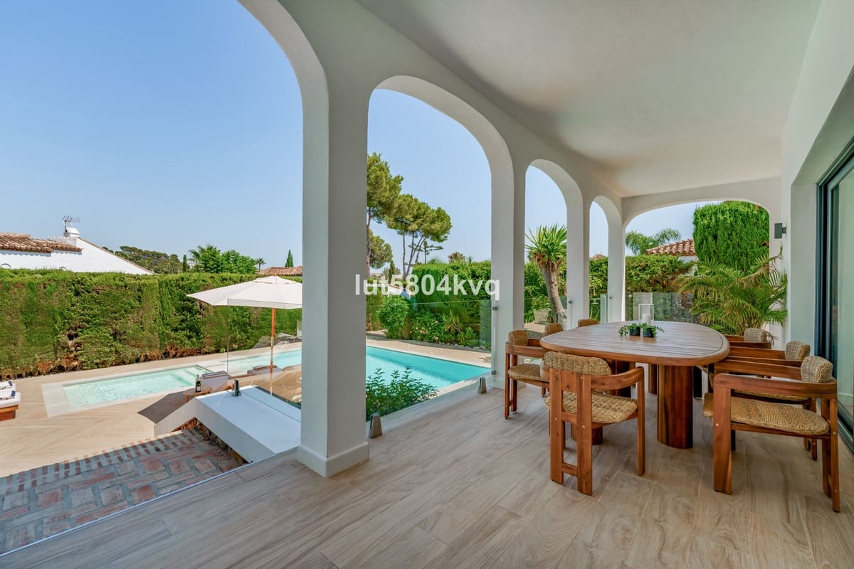 4 slaapkamer Villa te koop in Nueva Andalucia - € 2.700.000 (Ref: 9544506)