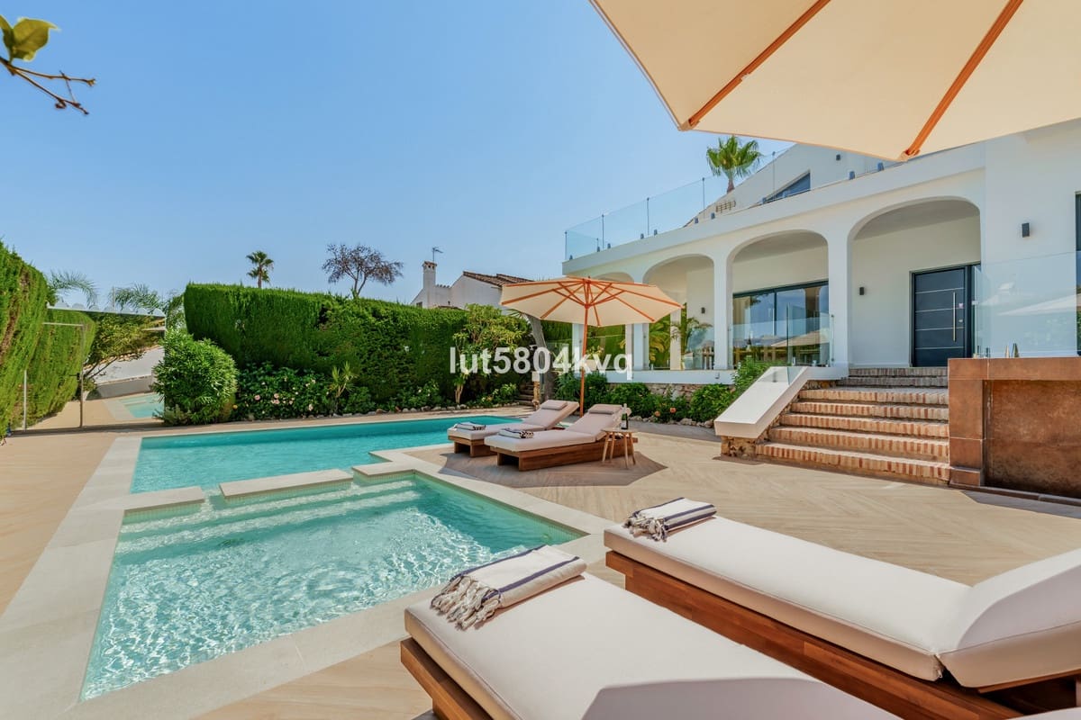 4 slaapkamer Villa te koop in Nueva Andalucia - € 2.700.000 (Ref: 9544506)