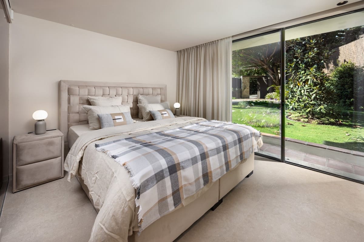 Chalet de 5 habitaciones en Nueva Andalucia en venta - 4.695.000 € (Ref: 9544507)