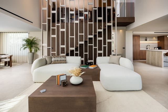 5 bedroom Villa for sale in Nueva Andalucia, Marbella - € 4,695,000 (Ref: 9544507)