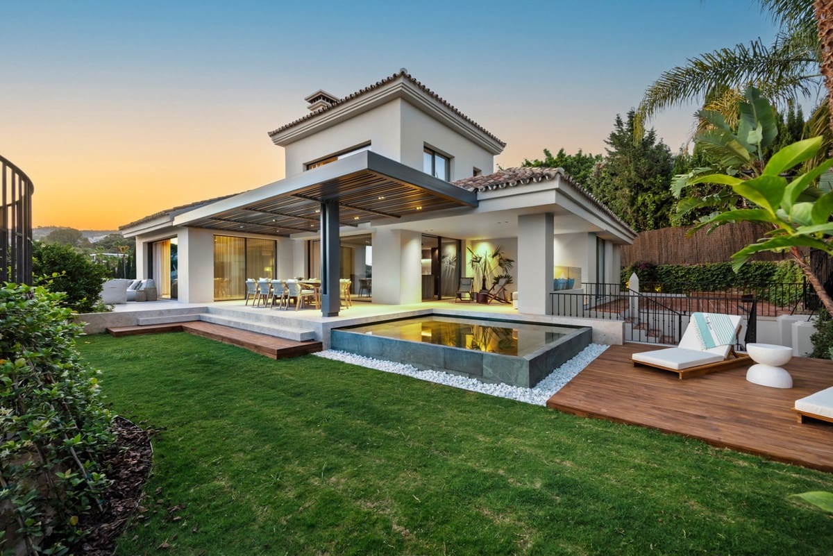 Chalet de 5 habitaciones en Nueva Andalucia en venta - 4.695.000 € (Ref: 9544507)