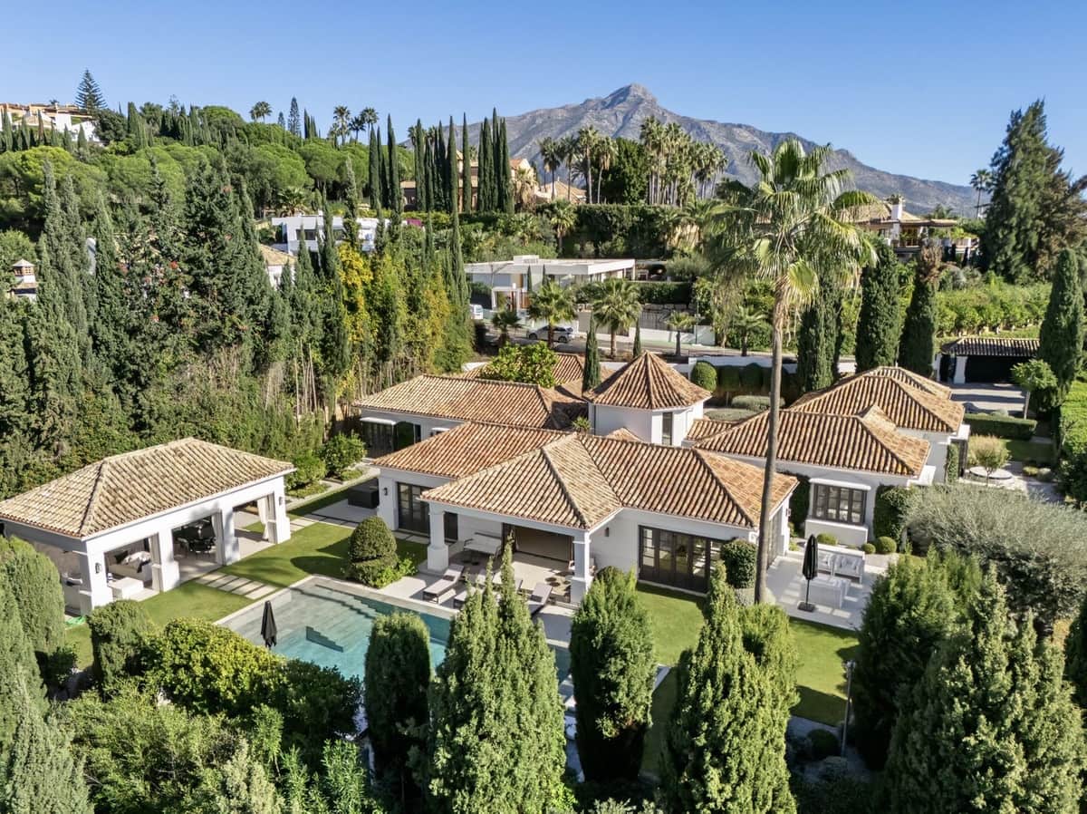 Chalet de 5 habitaciones en Nueva Andalucia en venta con garaje - 11.950.000 € (Ref: 9544508)