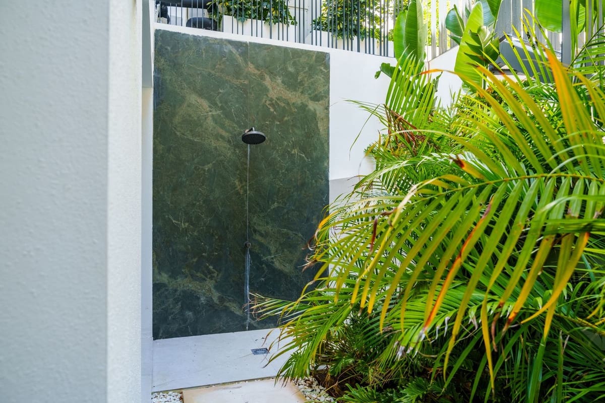 5 bedroom Villa for sale in Nueva Andalucia - € 8,300,000 (Ref: 9544509)