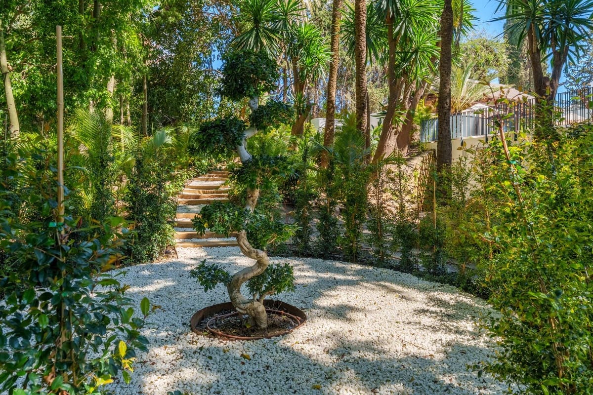 5 bedroom Villa for sale in Nueva Andalucia - € 8,300,000 (Ref: 9544509)