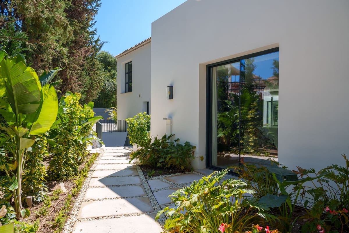 5 soverom Villa til salgs i Nueva Andalucia - € 7 800 000 (Ref: 9544509)